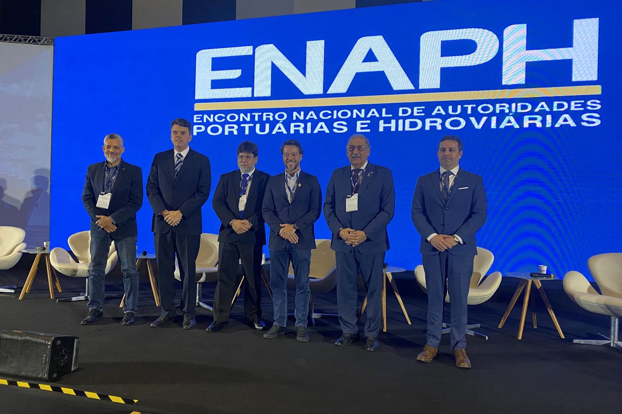 Portos paranaenses são destaque em fórum nacional de logística